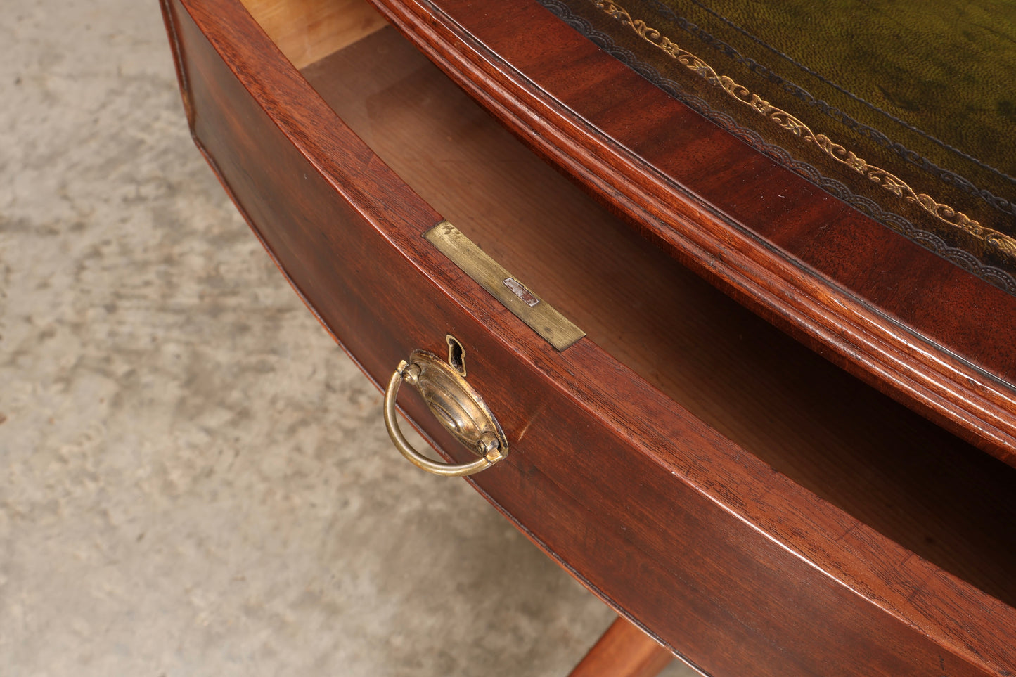 Georgian Mahogany Oval Drum Table