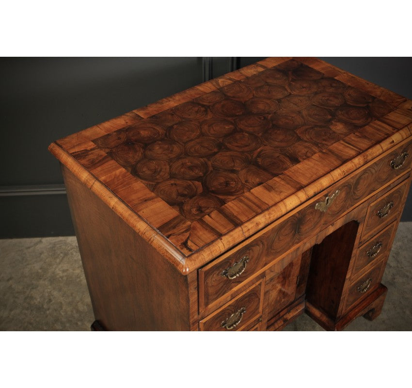 17th Century Oyster Veneered Laburnum Desk / Dressing Table/