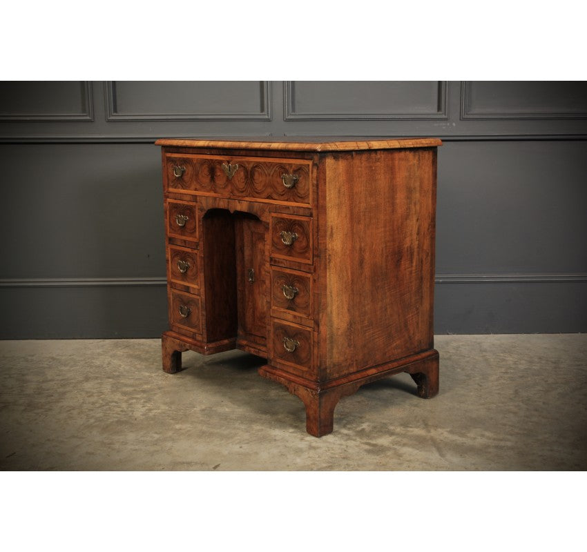 17th Century Oyster Veneered Laburnum Desk / Dressing Table/