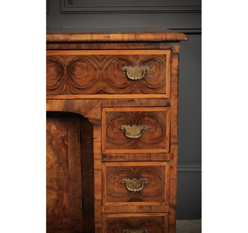 17th Century Oyster Veneered Laburnum Desk / Dressing Table/