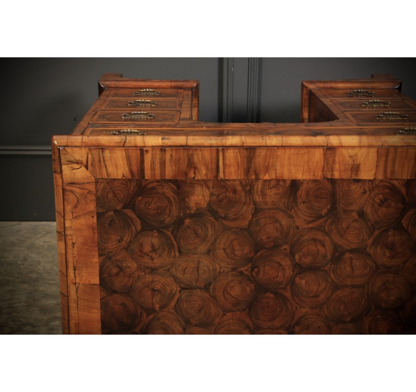 17th Century Oyster Veneered Laburnum Desk / Dressing Table/