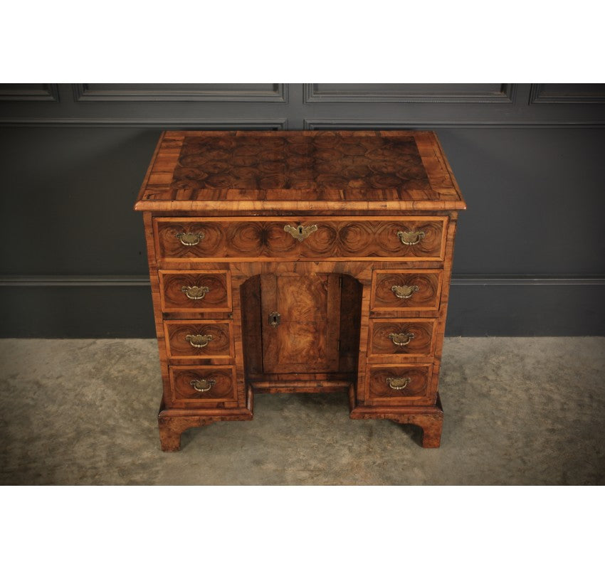 17th Century Oyster Veneered Laburnum Desk / Dressing Table/