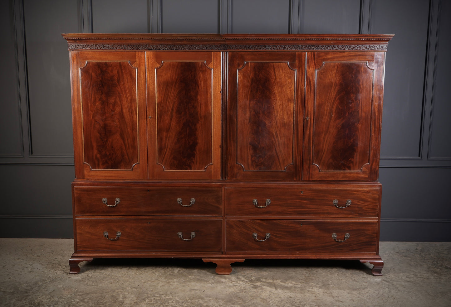 4 Door Mahogany Linen Press Wardrobe