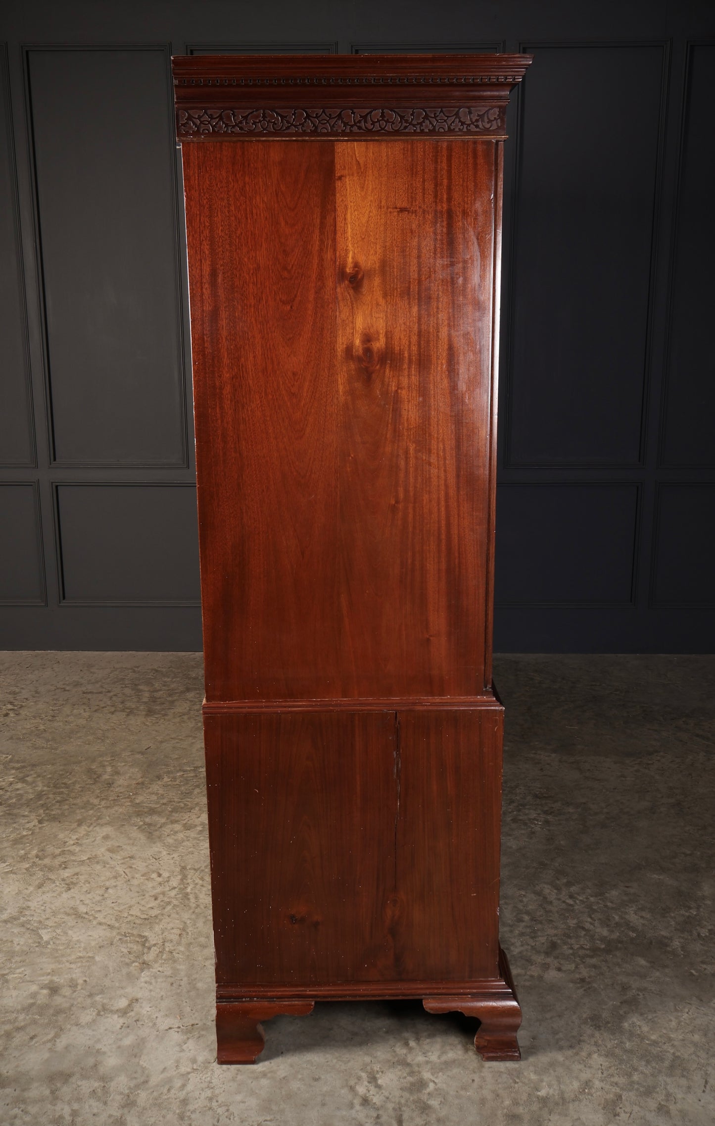 4 Door Mahogany Linen Press Wardrobe