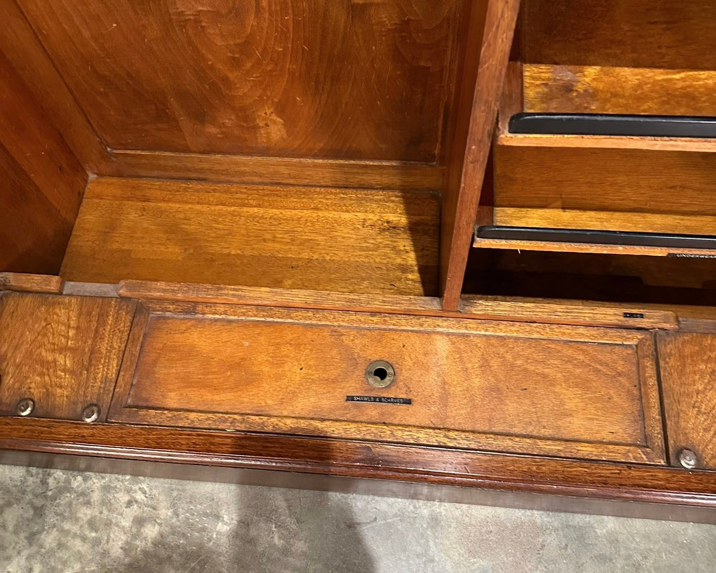 Mahogany Compactum Wardrobe