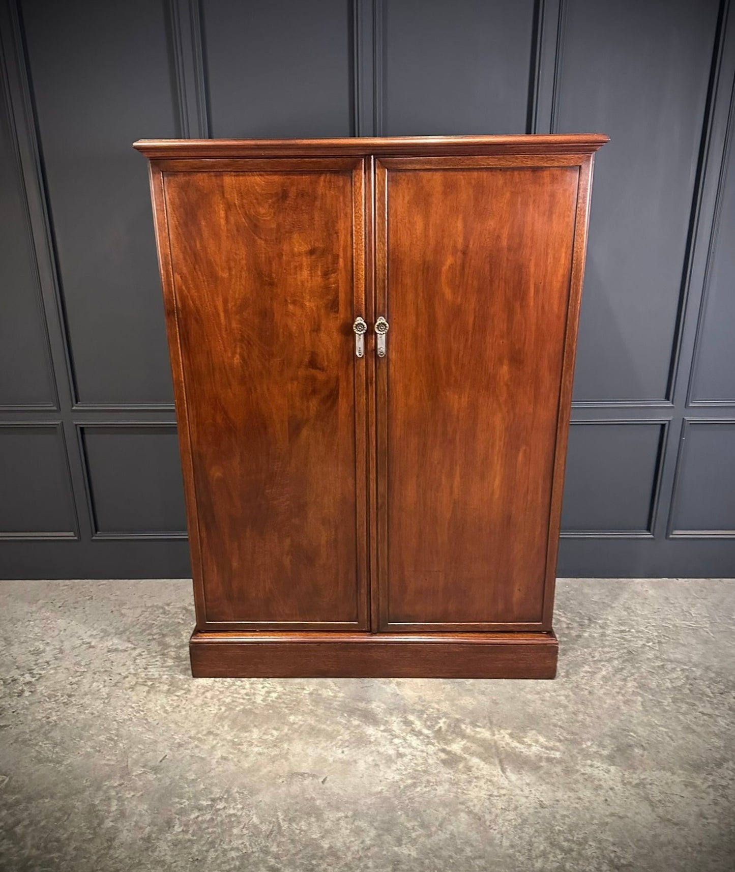 Mahogany Compactum Wardrobe