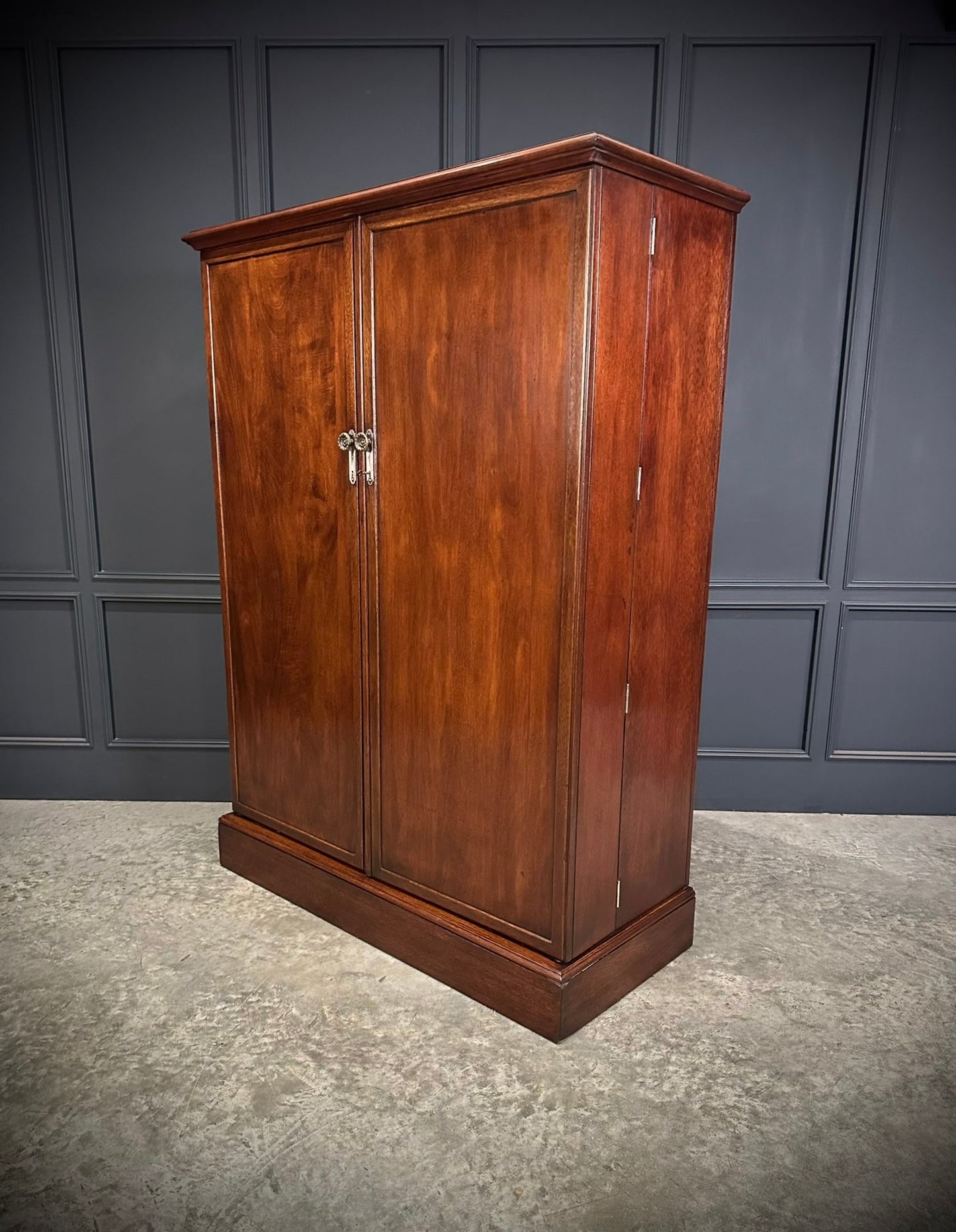 Mahogany Compactum Wardrobe