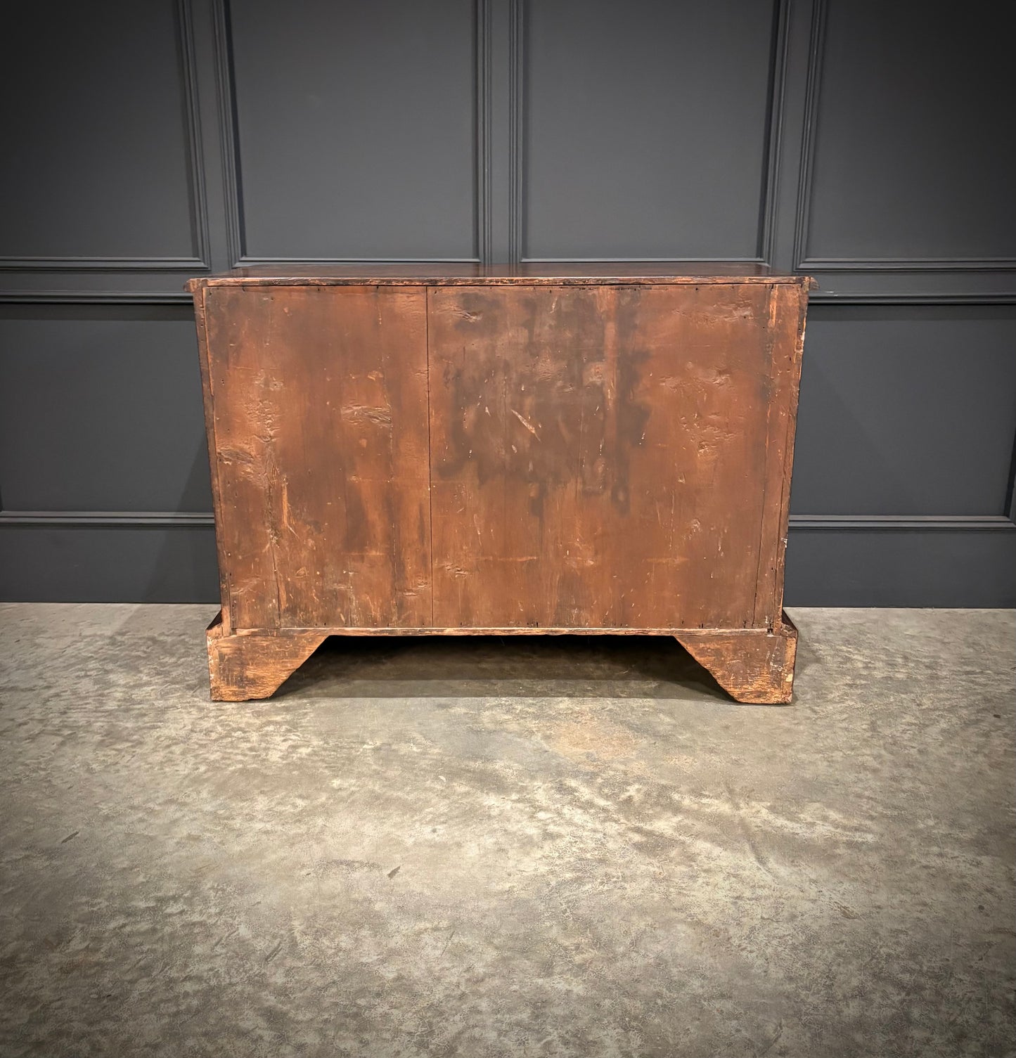 Early 18th Century Kingwood Oyster Chest of Drawers