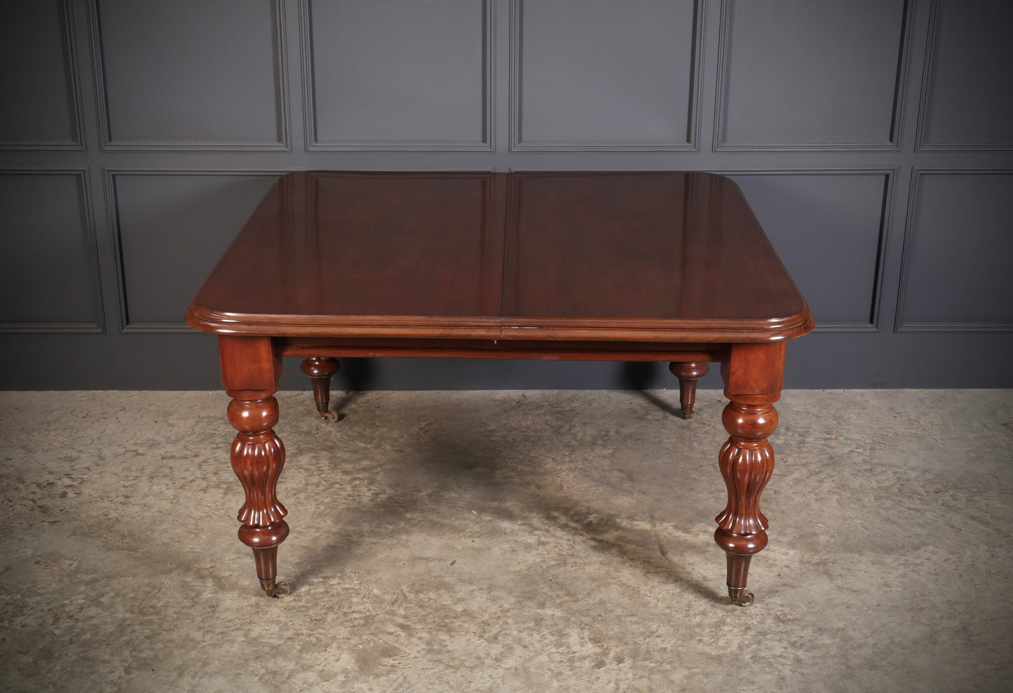 Early Victorian Mahogany Extending Dining Table