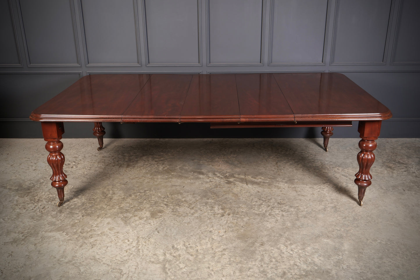 Early Victorian Mahogany Extending Dining Table