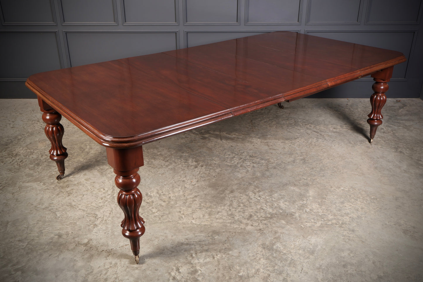 Early Victorian Mahogany Extending Dining Table