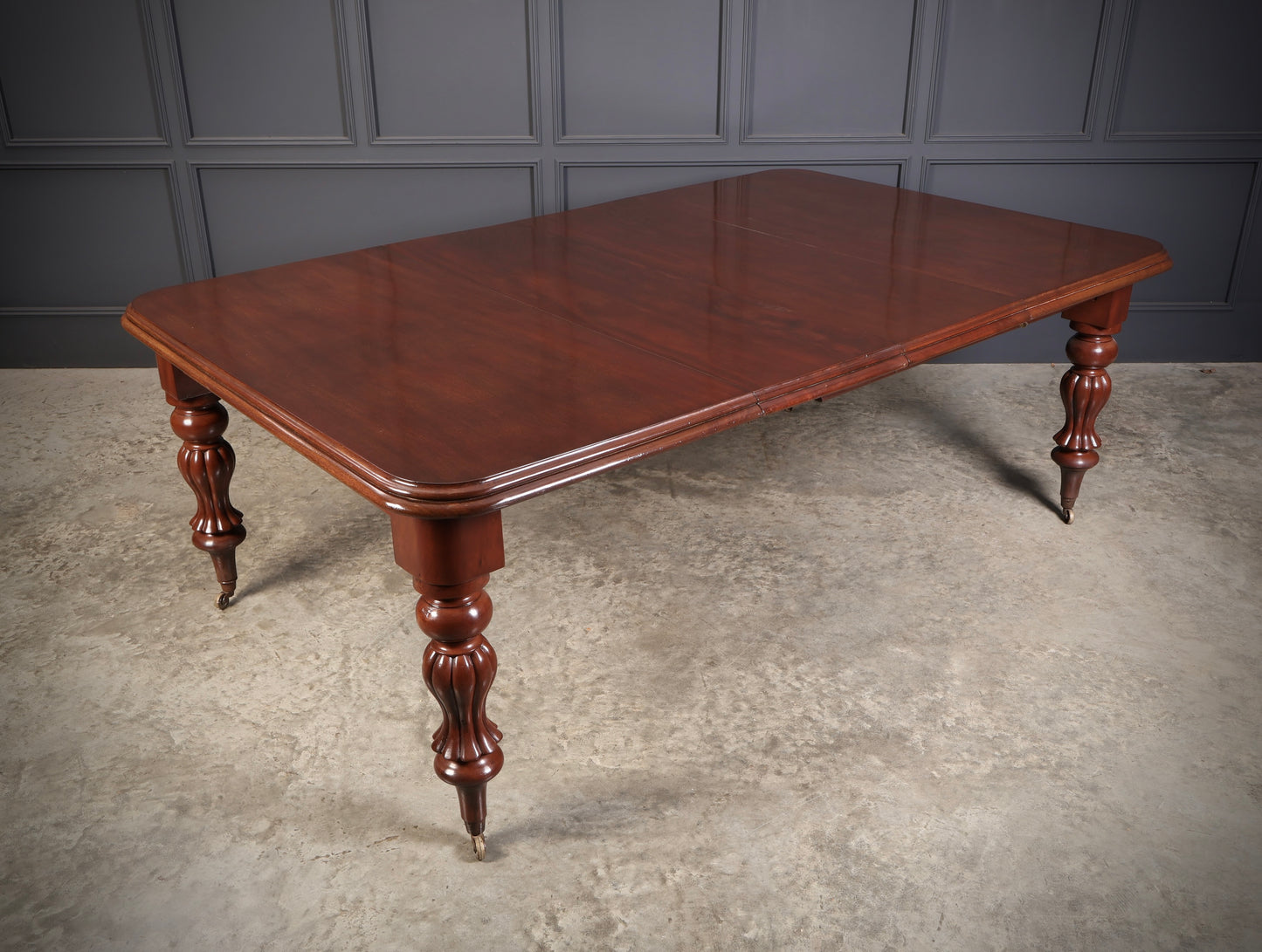 Early Victorian Mahogany Extending Dining Table