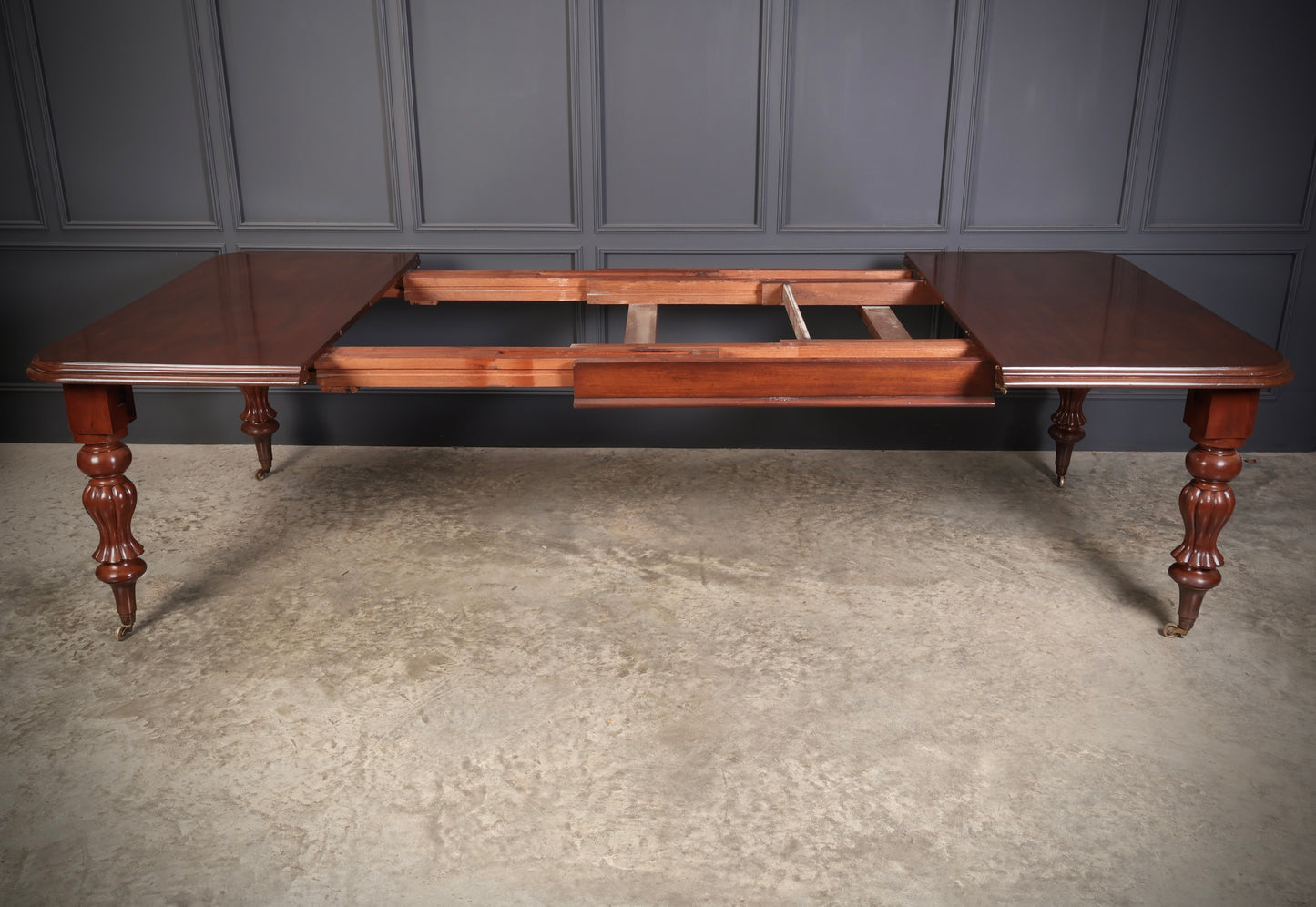 Early Victorian Mahogany Extending Dining Table