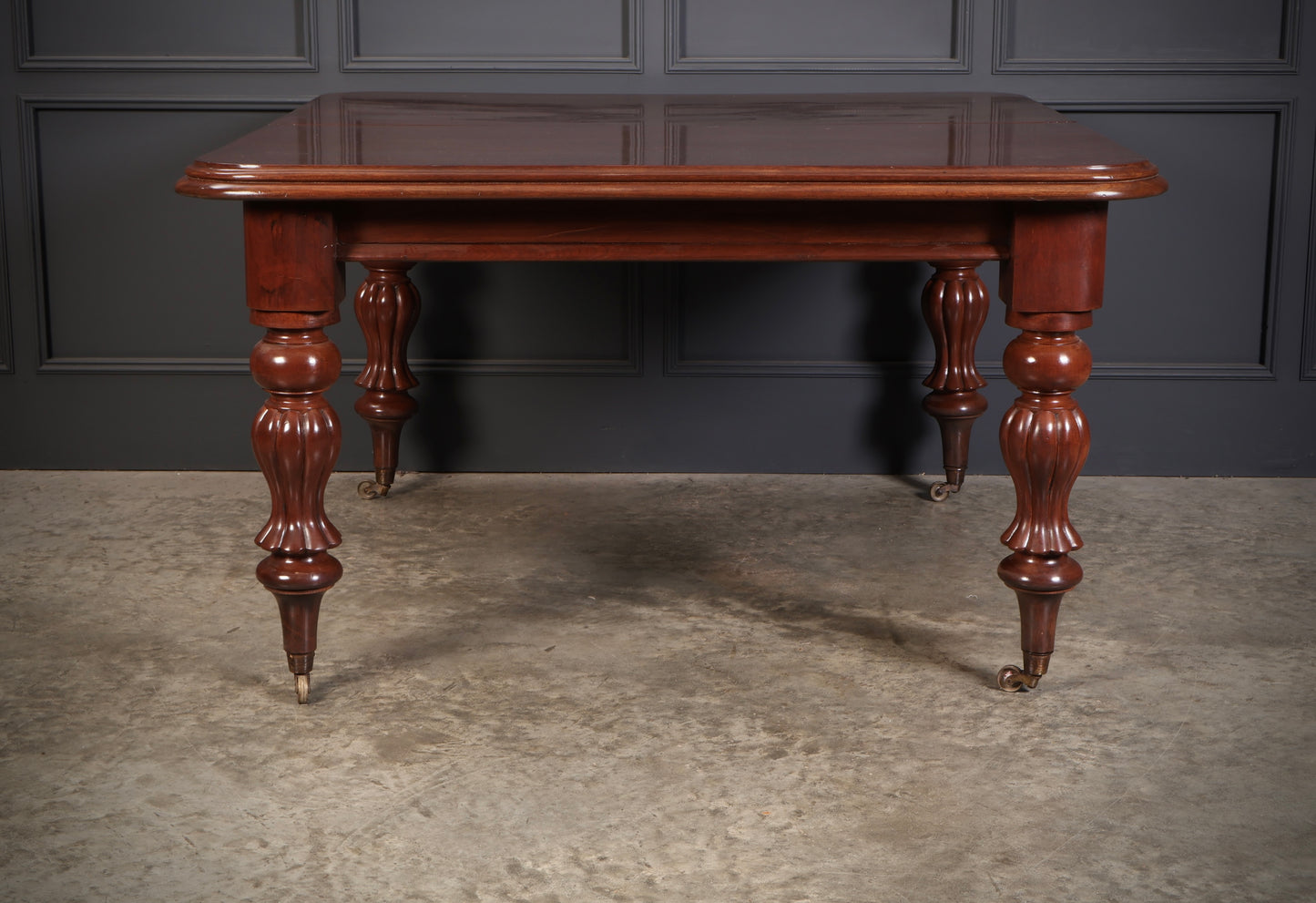 Early Victorian Mahogany Extending Dining Table