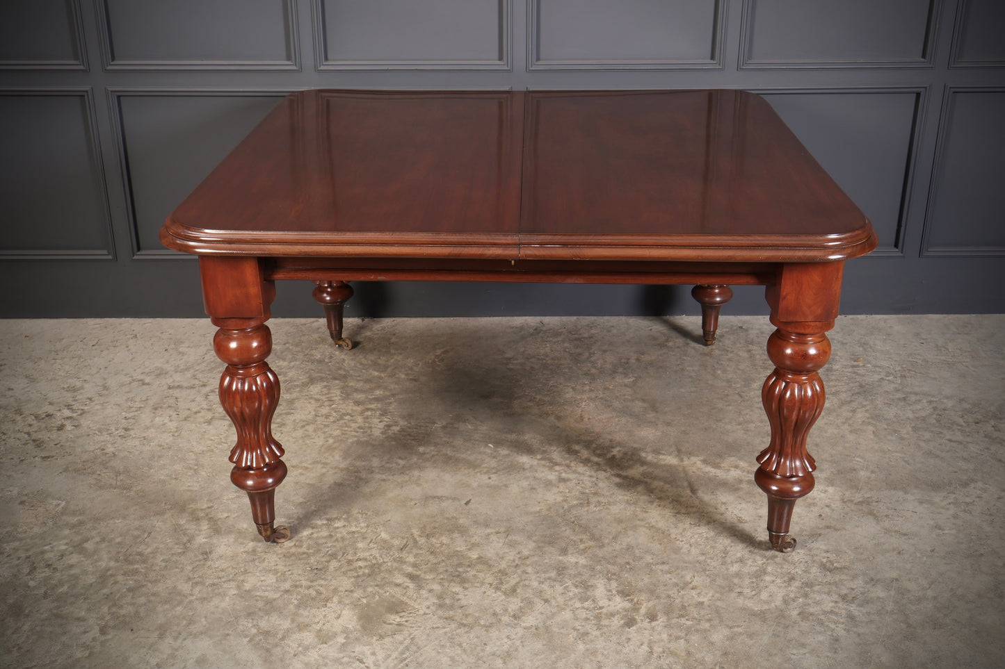 Early Victorian Mahogany Extending Dining Table