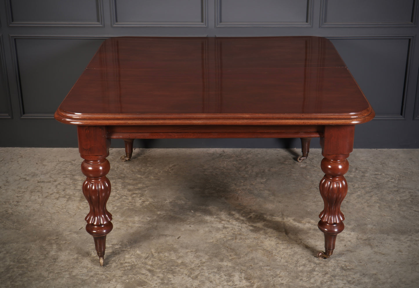 Early Victorian Mahogany Extending Dining Table