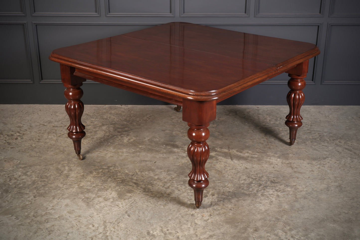 Early Victorian Mahogany Extending Dining Table