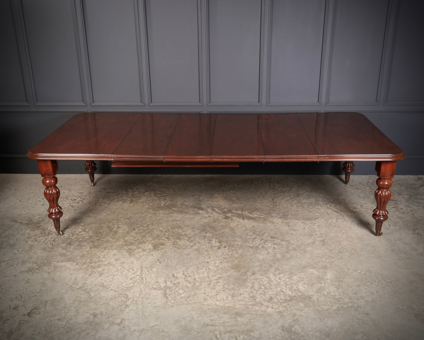 Early Victorian Mahogany Extending Dining Table