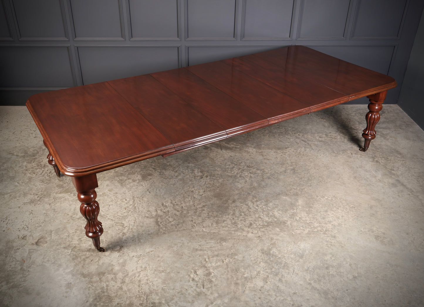 Early Victorian Mahogany Extending Dining Table