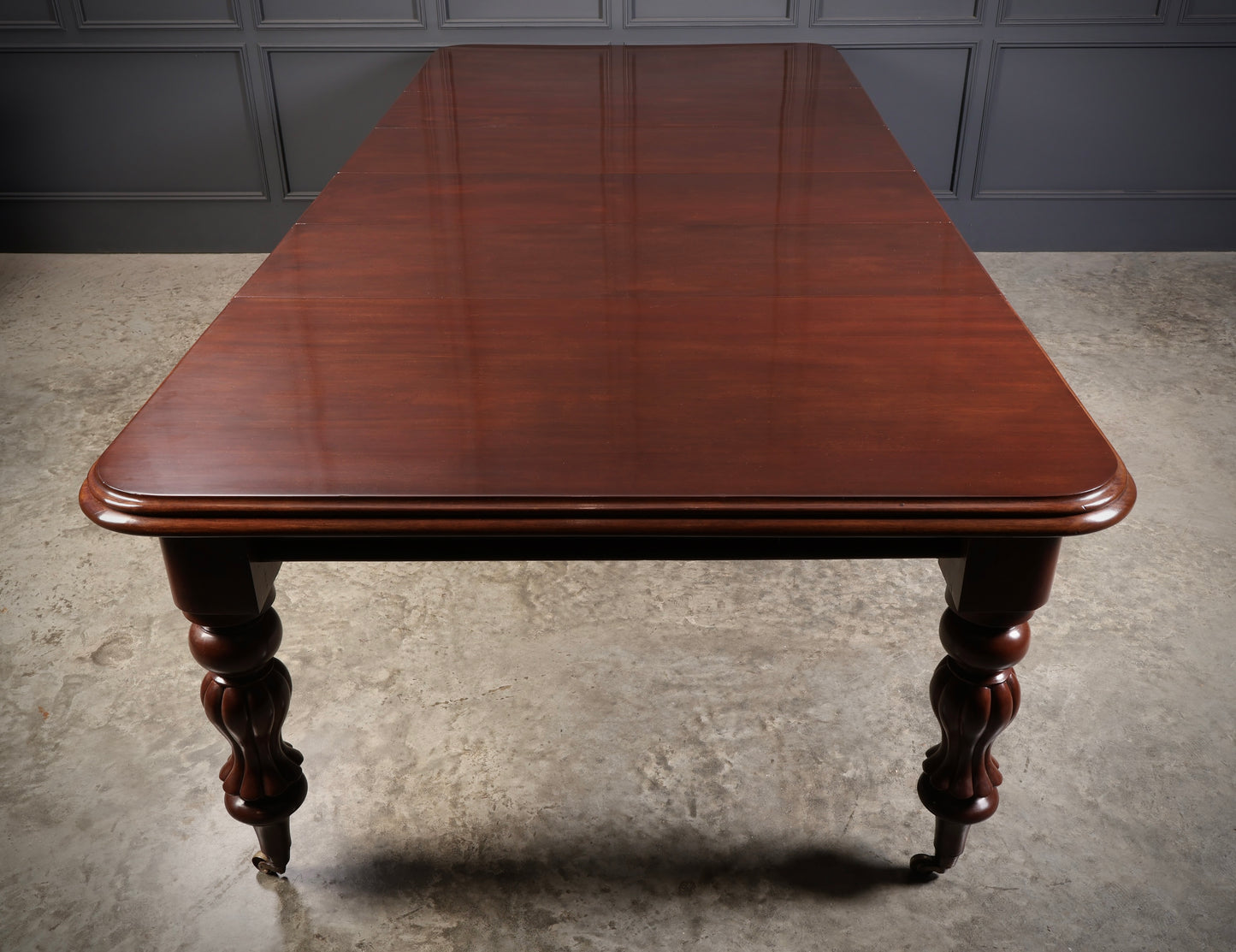 Early Victorian Mahogany Extending Dining Table