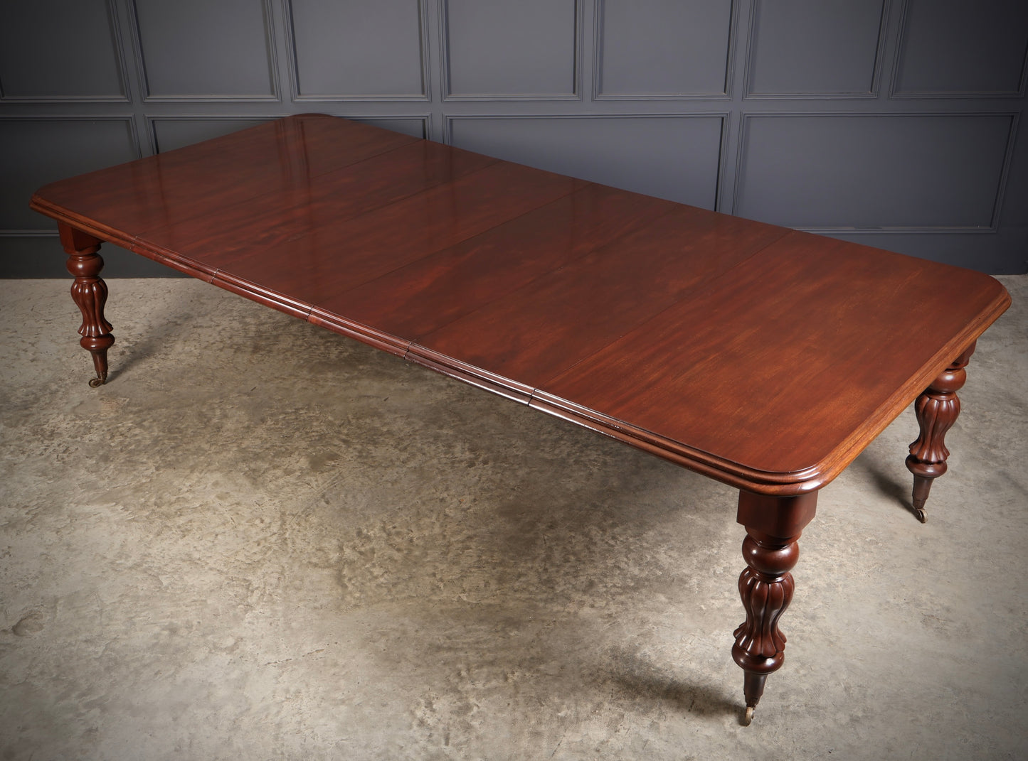 Early Victorian Mahogany Extending Dining Table