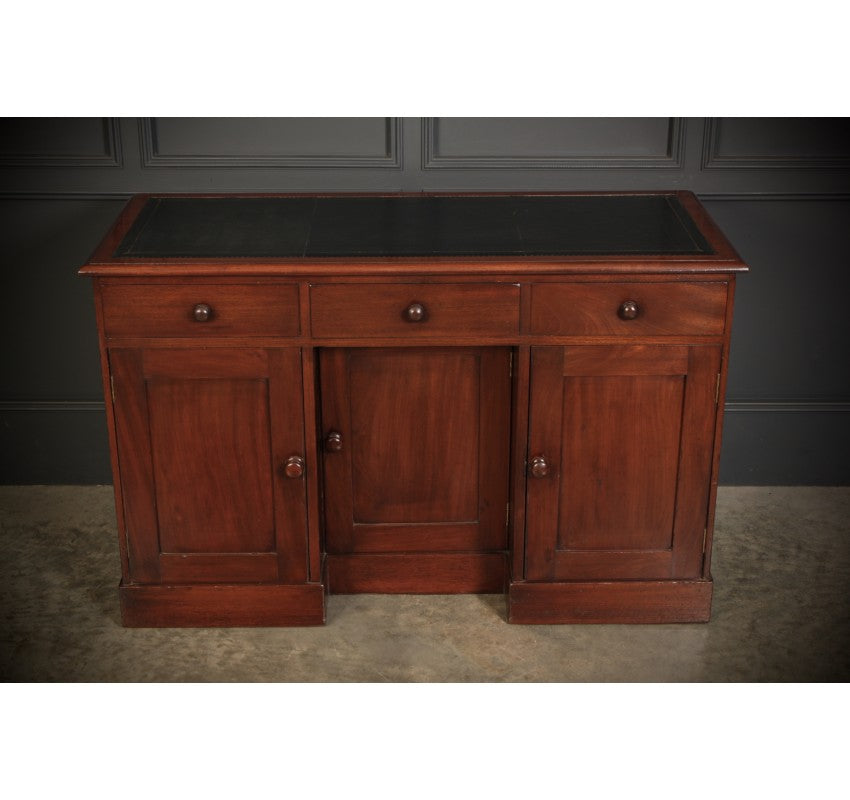 Early Victorian Mahogany Kneehole Desk