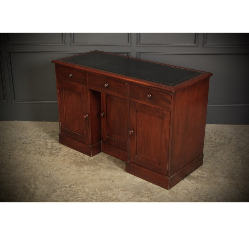 Early Victorian Mahogany Kneehole Desk