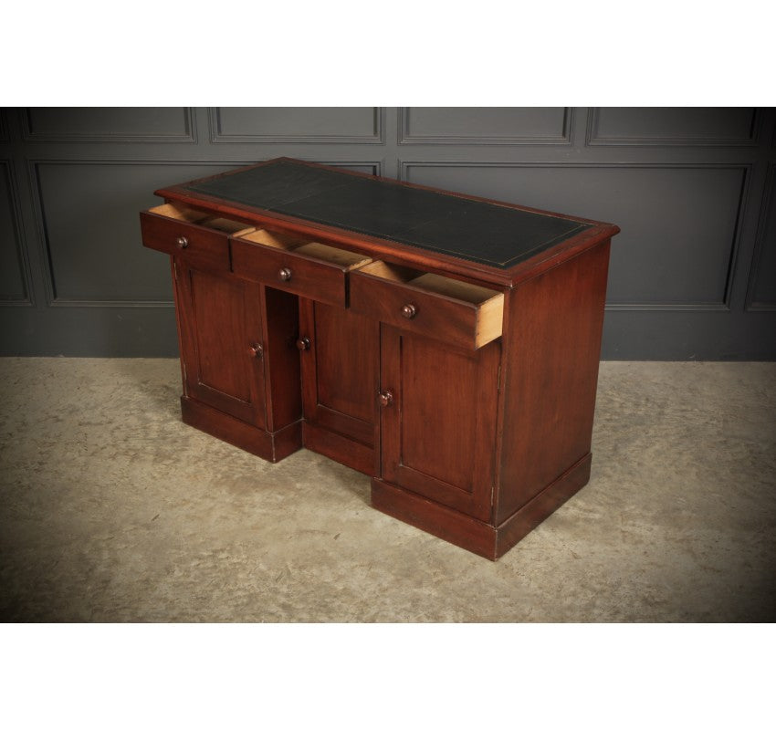 Early Victorian Mahogany Kneehole Desk