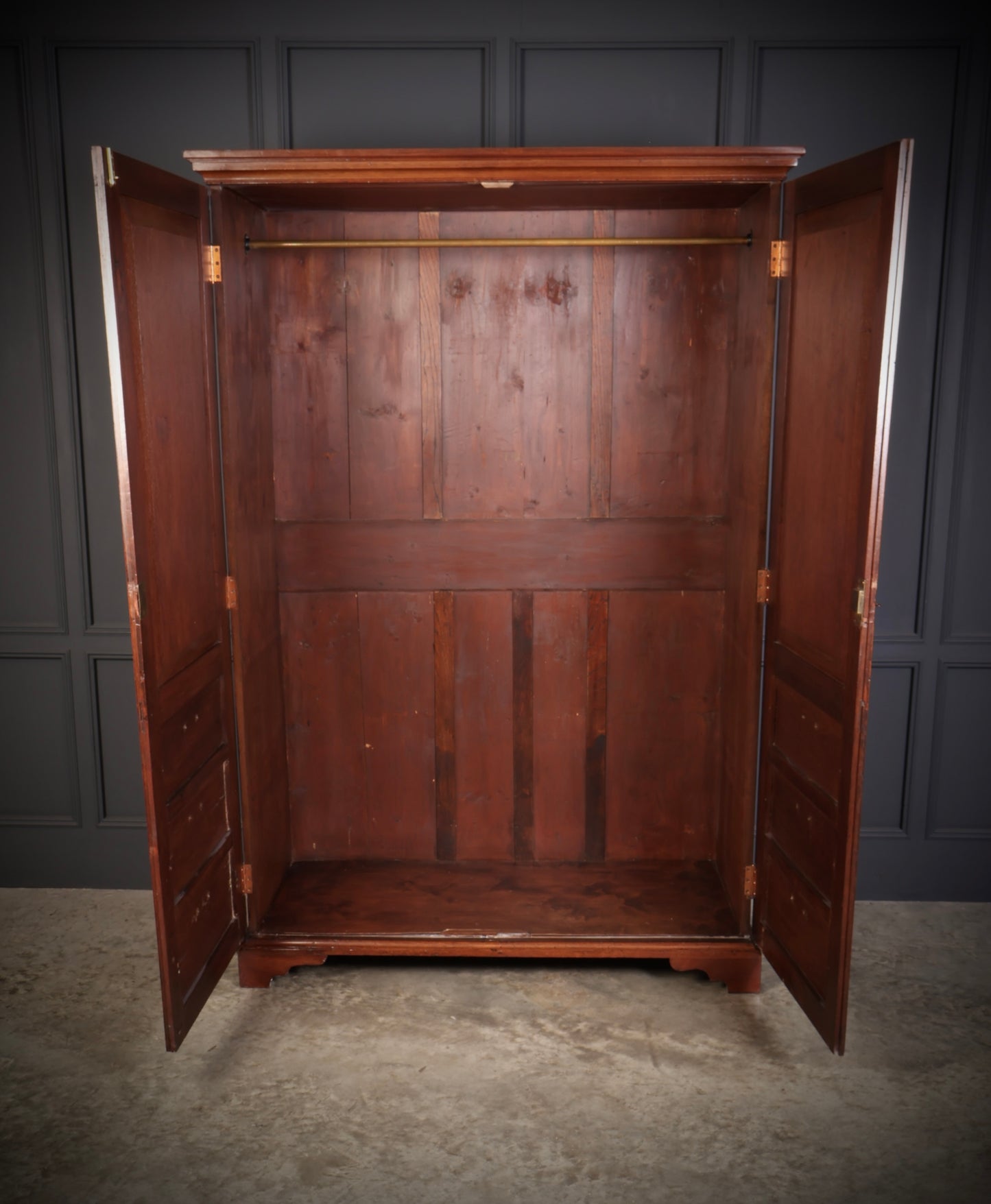 Georgian Flame Mahogany Wardrobe