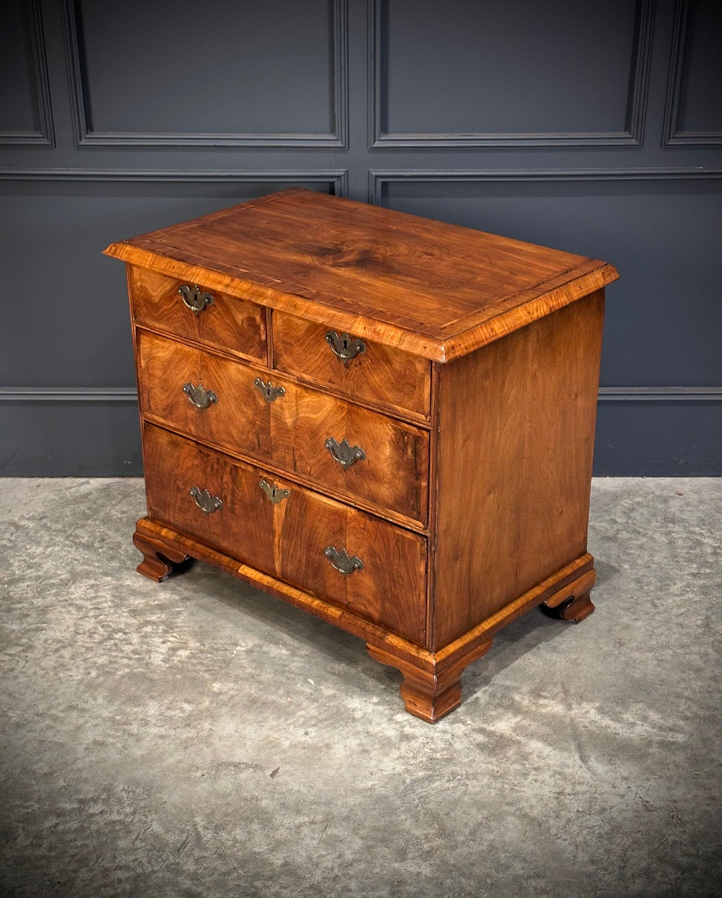 18th Century Queen Anne Walnut Chest of Drawers