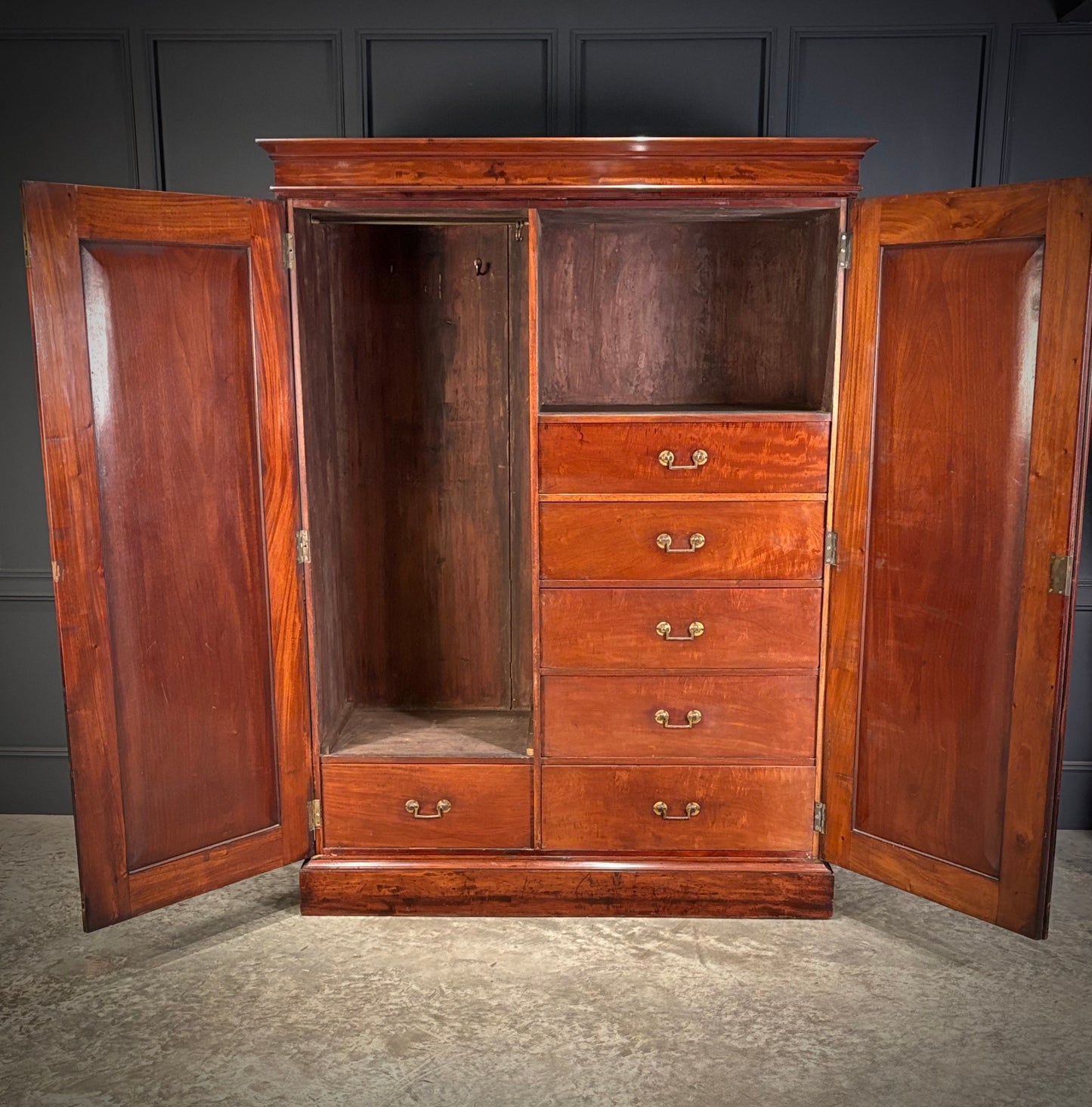 William IV Mahogany Wardrobe