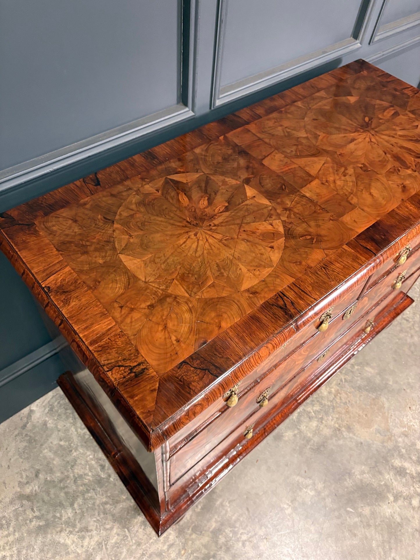 17th Century Kingwood Oyster Veneered Chest