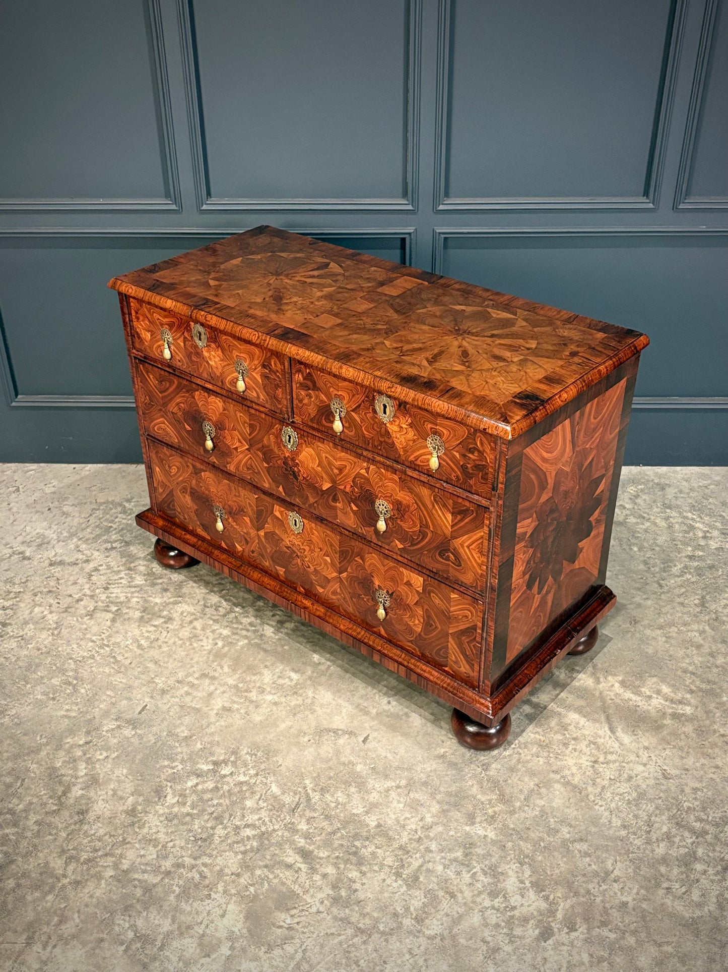 17th Century Kingwood Oyster Veneered Chest