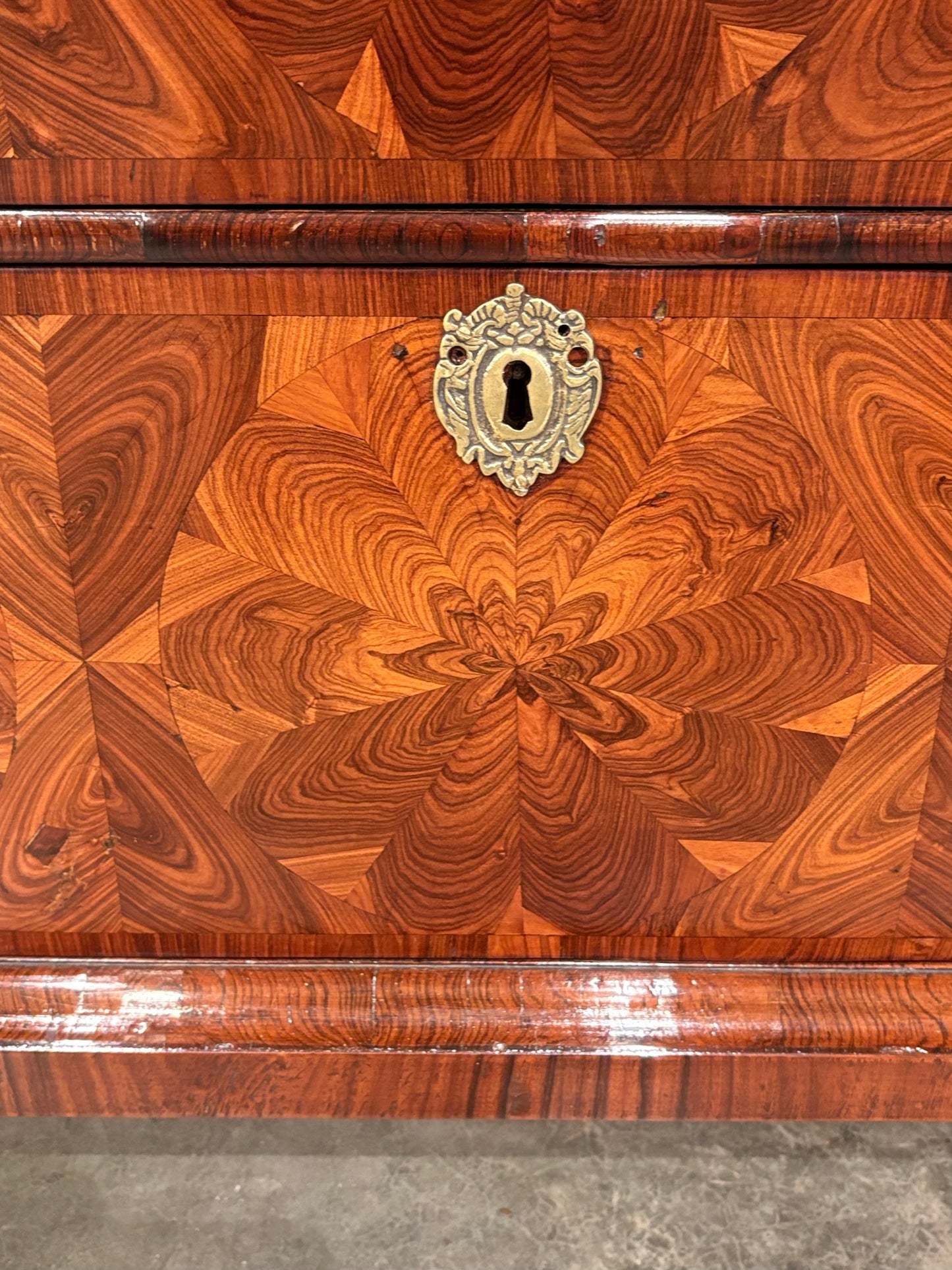 17th Century Kingwood Oyster Veneered Chest