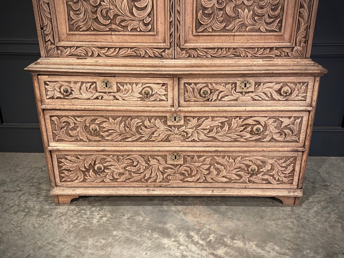 18th Century Carved Oak Cupboard on Chest