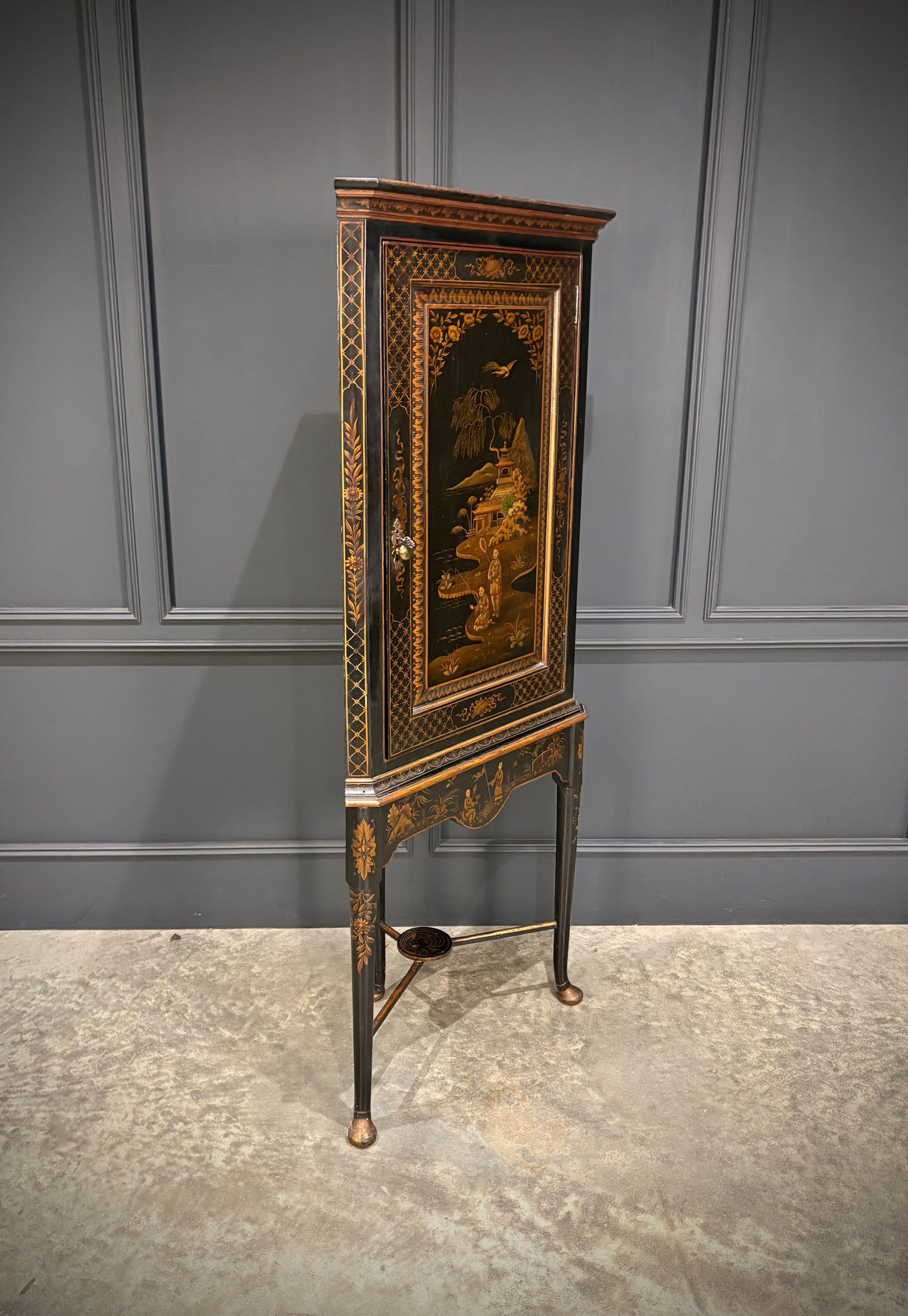 18th Century Chinoiserie Japanned Corner Cabinet