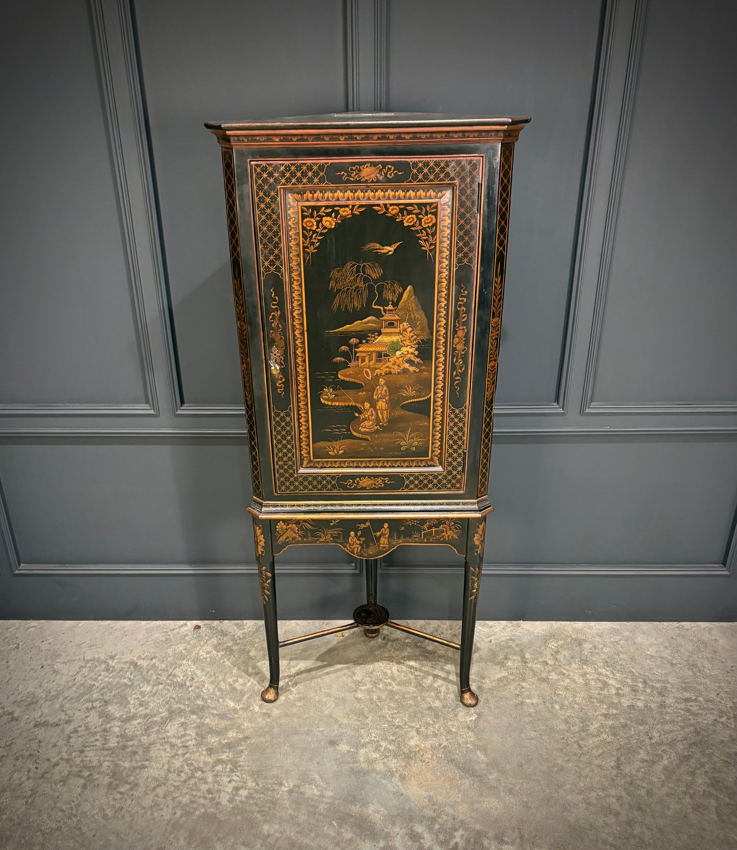 18th Century Chinoiserie Japanned Corner Cabinet