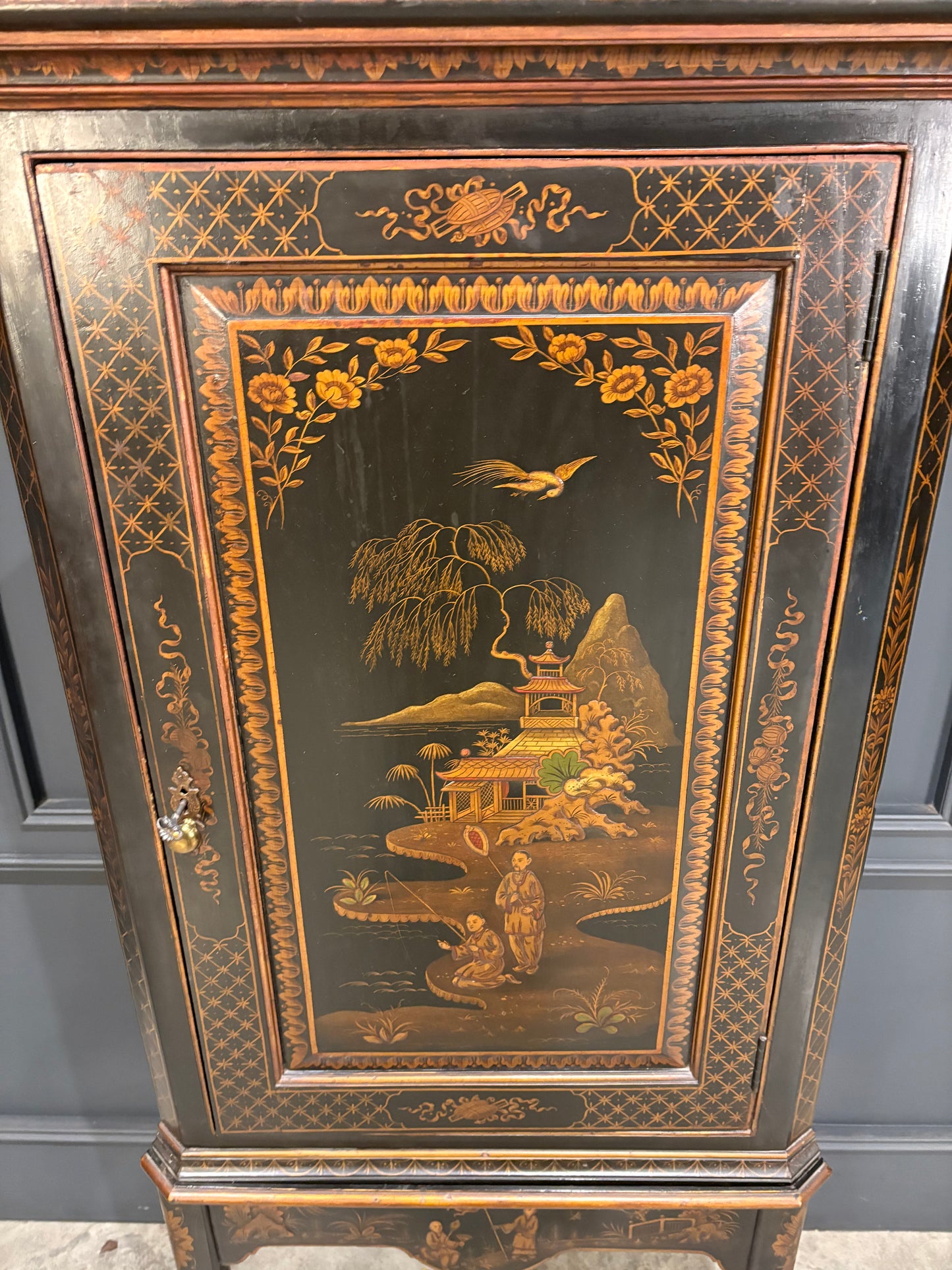 18th Century Chinoiserie Japanned Corner Cabinet