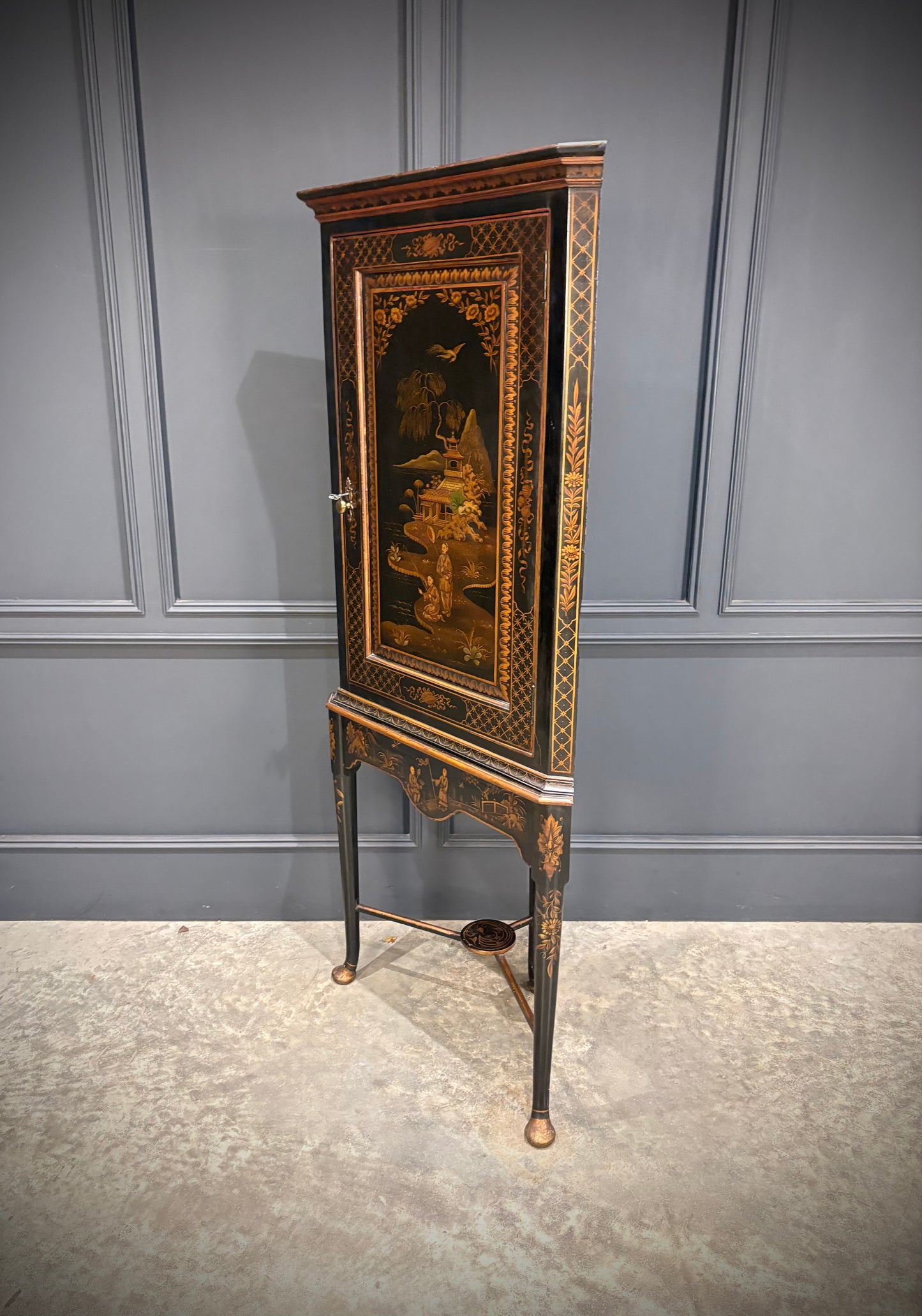 18th Century Chinoiserie Japanned Corner Cabinet
