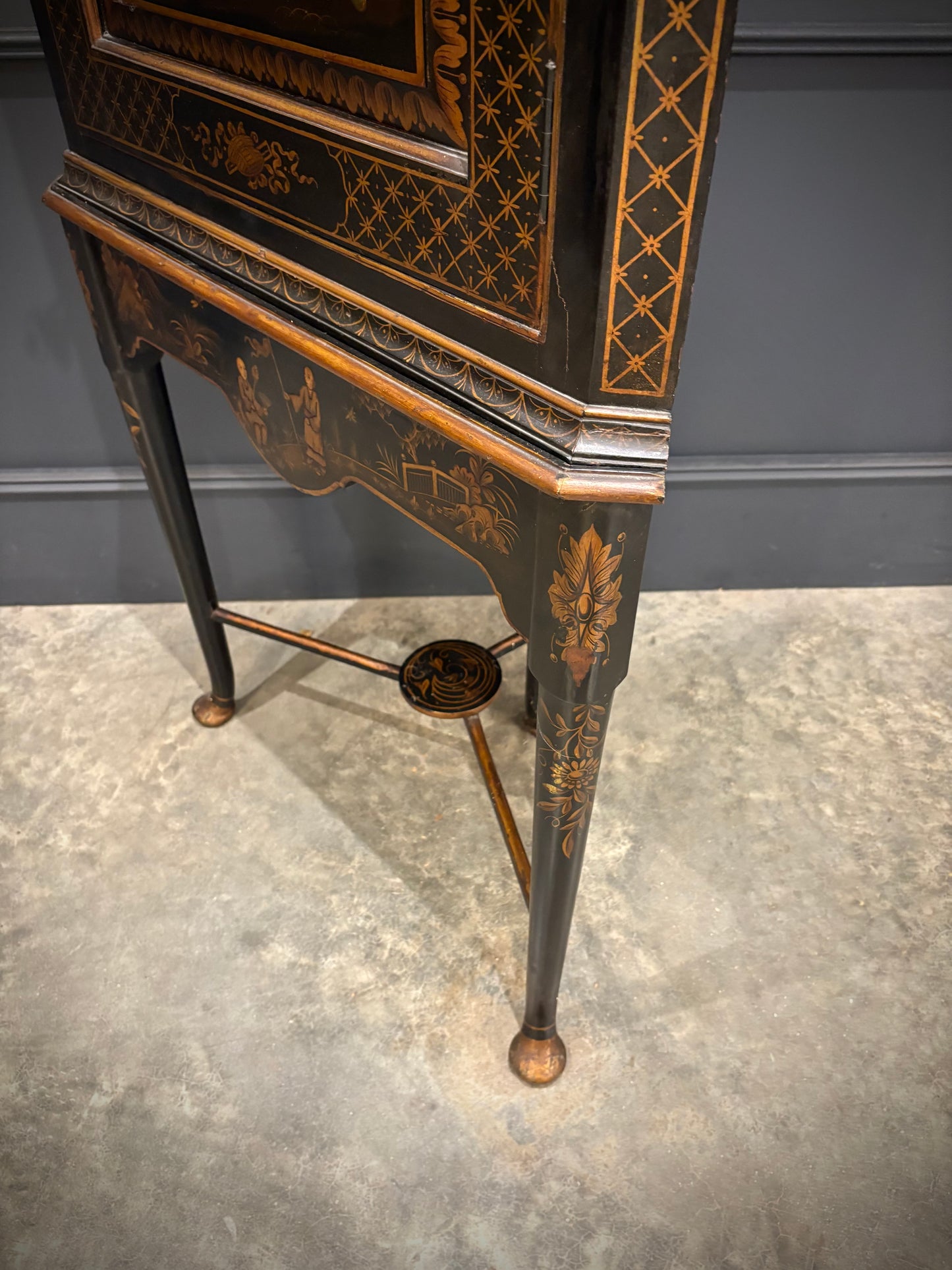 18th Century Chinoiserie Japanned Corner Cabinet