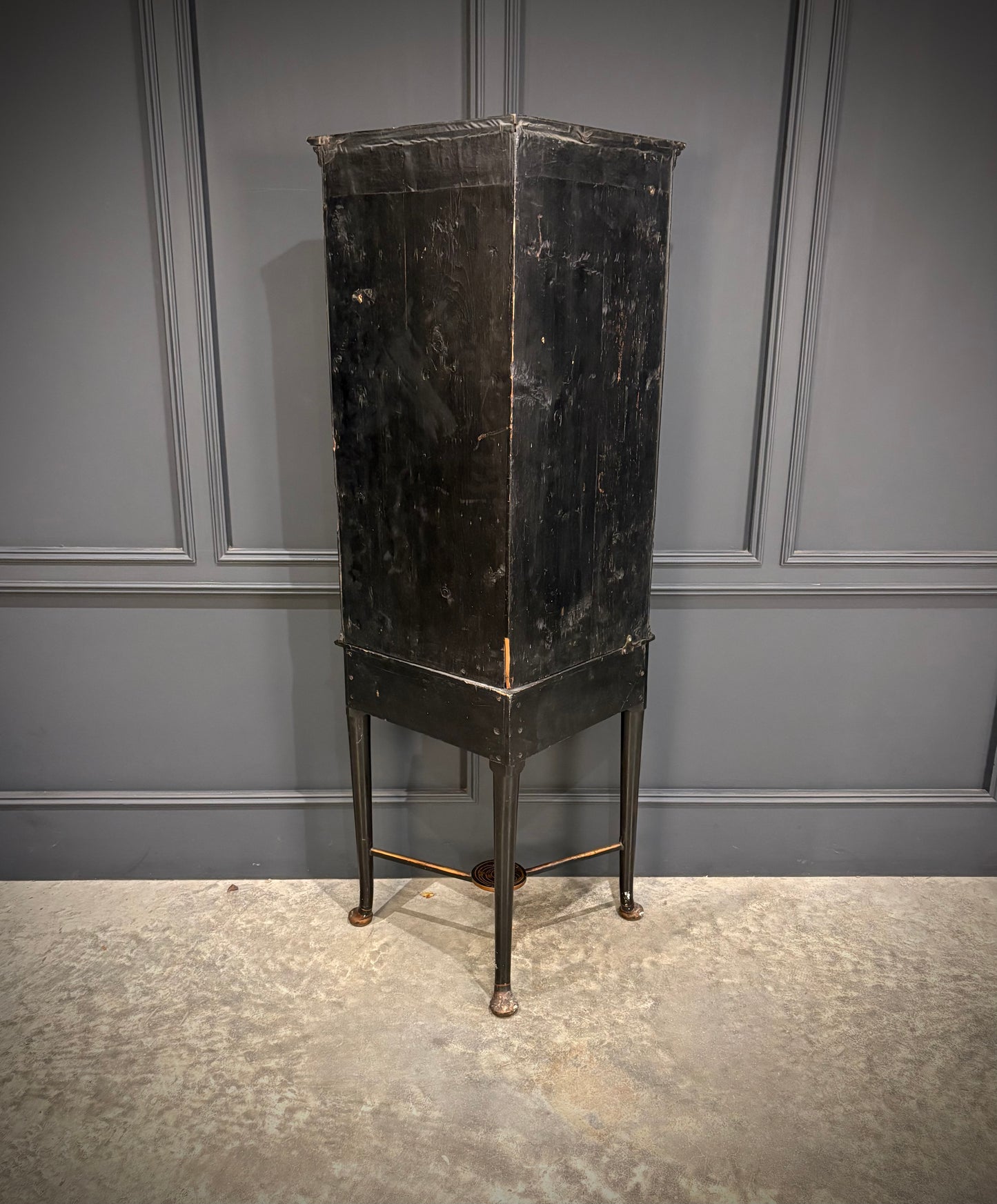 18th Century Chinoiserie Japanned Corner Cabinet