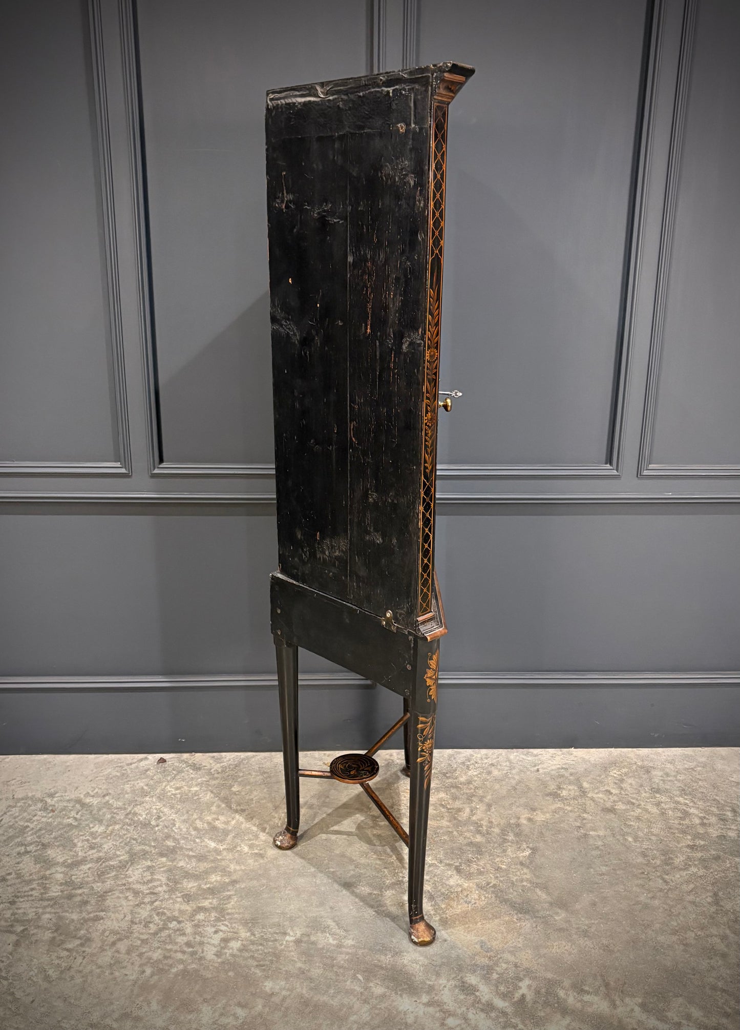 18th Century Chinoiserie Japanned Corner Cabinet