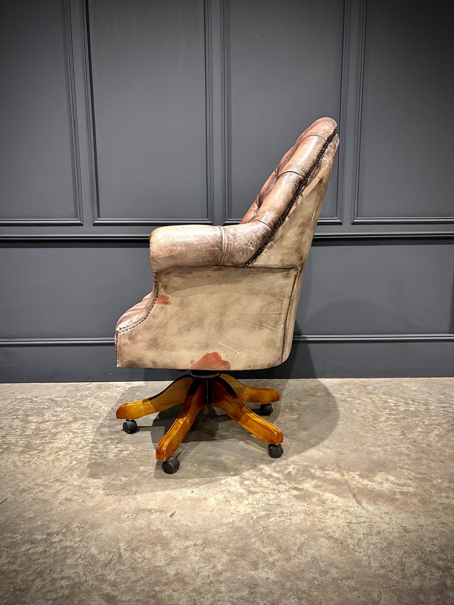 Buttoned Leather Swivel Desk Chair