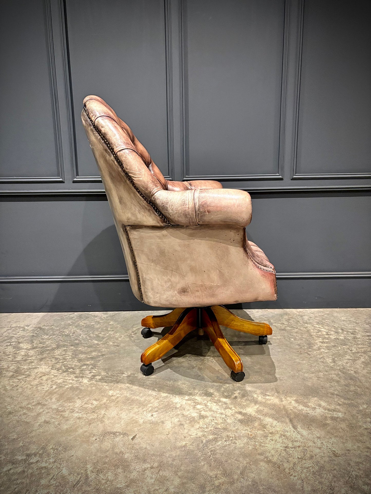 Buttoned Leather Swivel Desk Chair