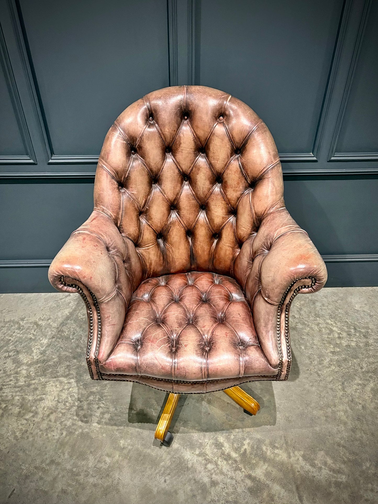 Buttoned Leather Swivel Desk Chair