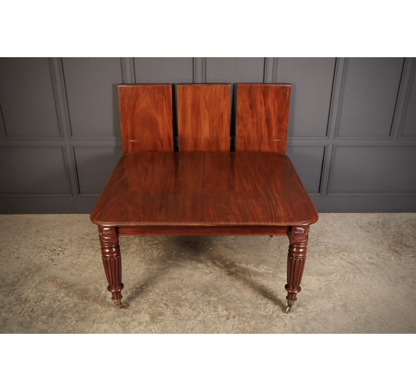 Large Mahogany Extending Dining Table (9ft3")