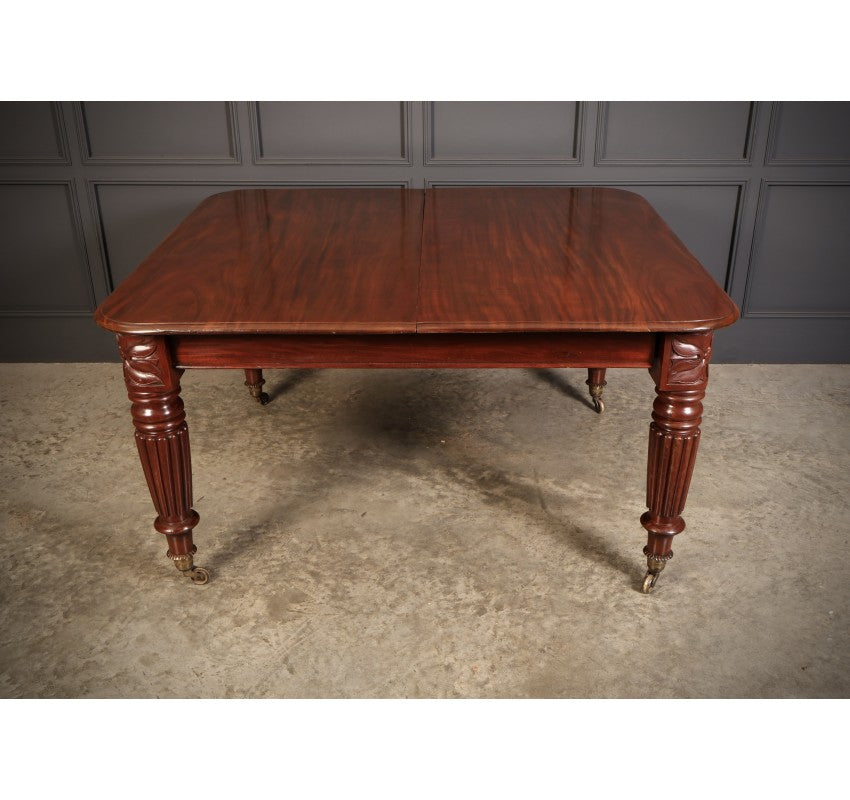 Large Mahogany Extending Dining Table (9ft3")