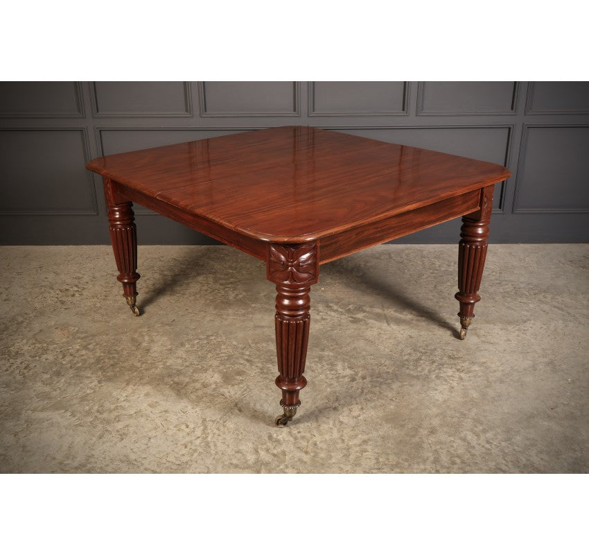 Large Mahogany Extending Dining Table (9ft3")