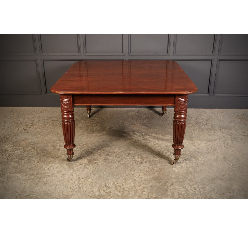 Large Mahogany Extending Dining Table (9ft3")