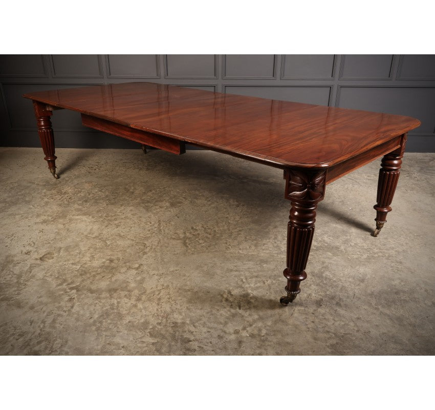 Large Mahogany Extending Dining Table (9ft3")